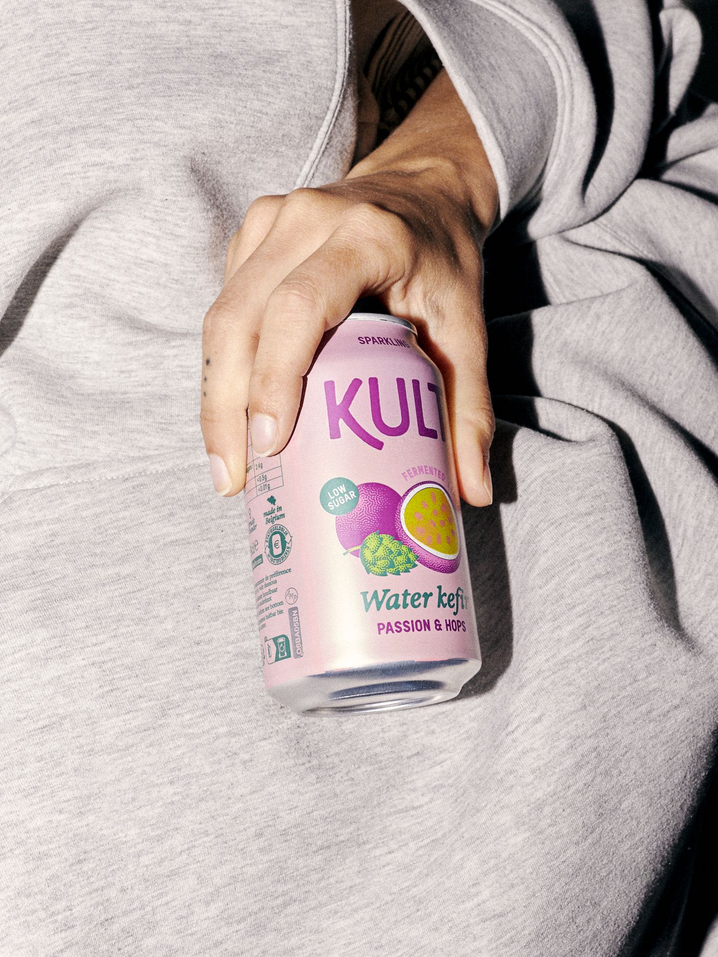 KULT dans le champ de fleurs
